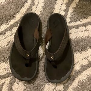 Olukai ‘Ohana women size 8. Dark java.